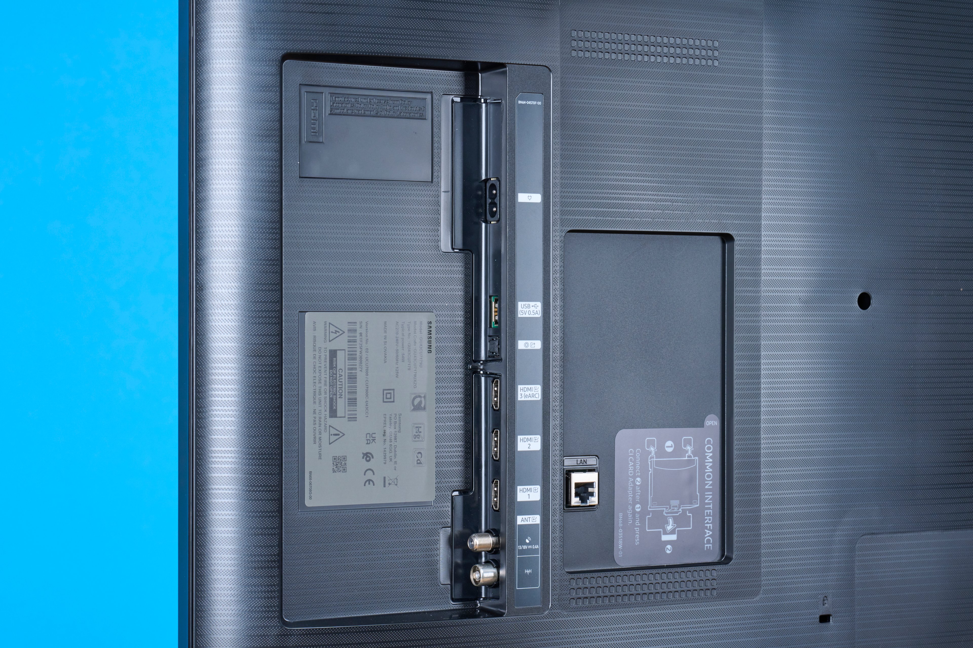 samsung-cu7179u-anschluesse.jpg