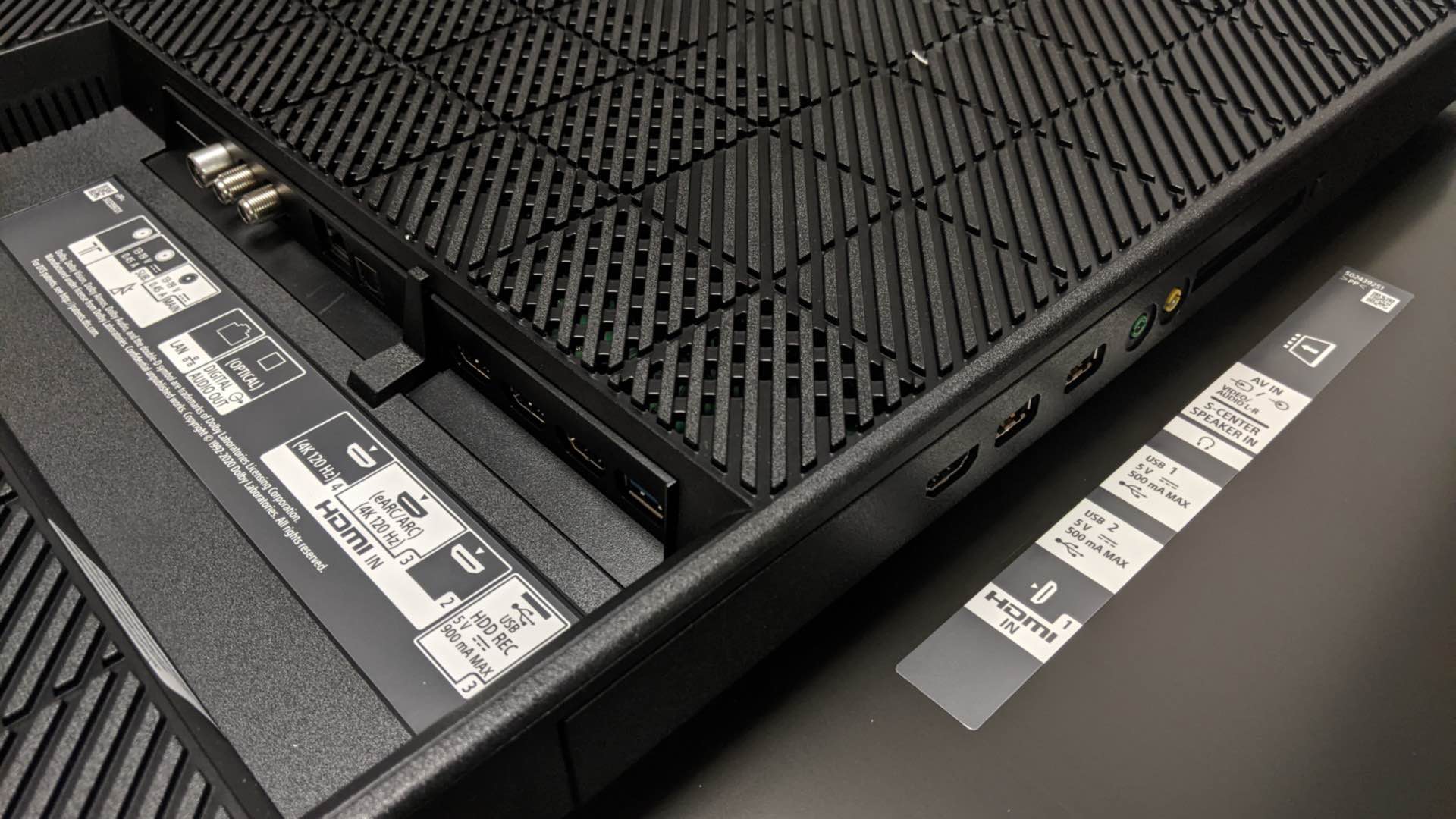 Sony-XR65A80J_aansluitingen.jpg