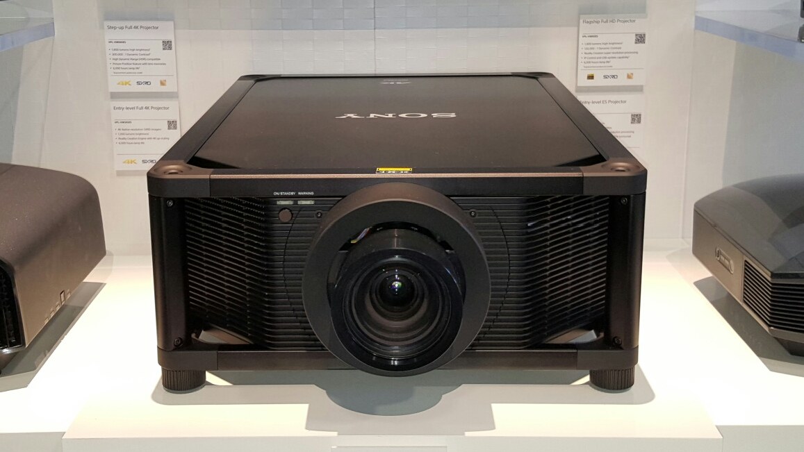 2015_10_15_sony_vpl-vw5000es_cedia.jpg