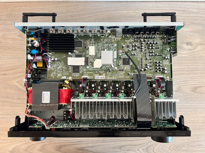 Denon-AVR-X1700H-inside-komplett.jpeg
