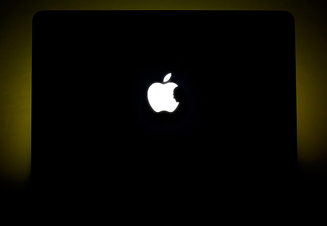 Steve-Jobs-Silhouette-Frontal-Large.jpg