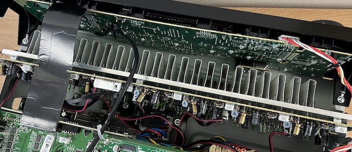 Denon-AVR-X2800H-Innenleben4.jpeg