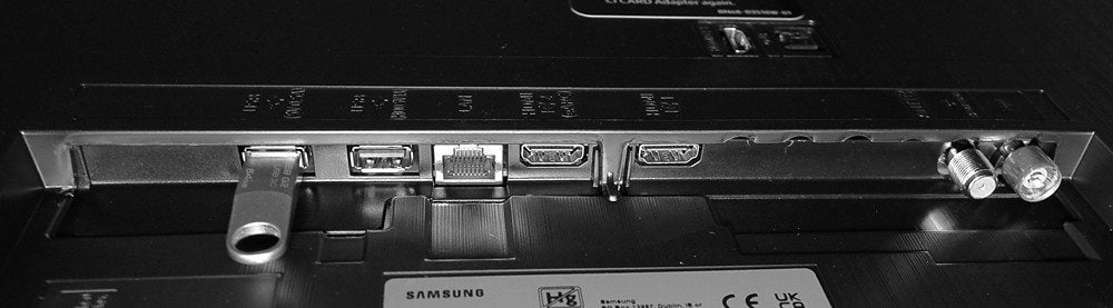 11-Samsung-75Q67C-zlacza.jpg