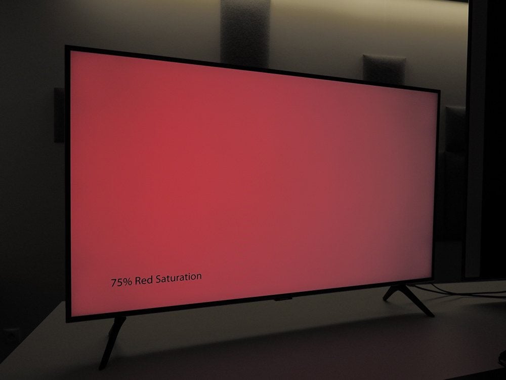04b-Samsung-43CU7192-kolory-pod-katem.jpg