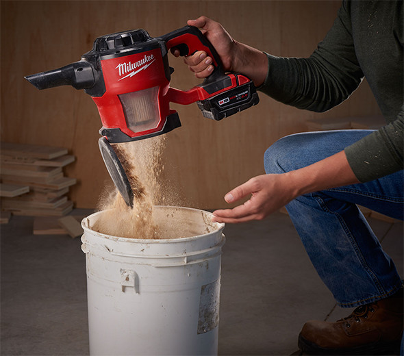Milwaukee-M18-HEPA-Hand-Vac-Emptying.jpg