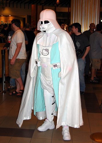 hello-kitty-darth-vader-costume-comicon.jpg