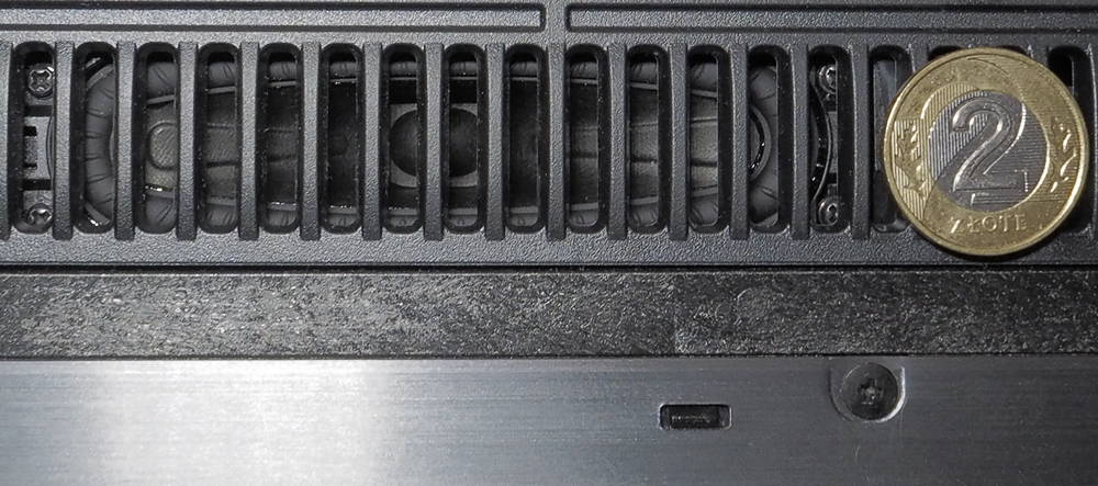 samsung-qe55q80a-glosniki.jpg