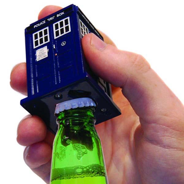 doctor_who_tardis_and_dalek_bottle_openers_1.jpg