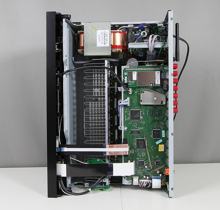 Sony-STR-DN1050-Innenleben-Gesamt.jpg