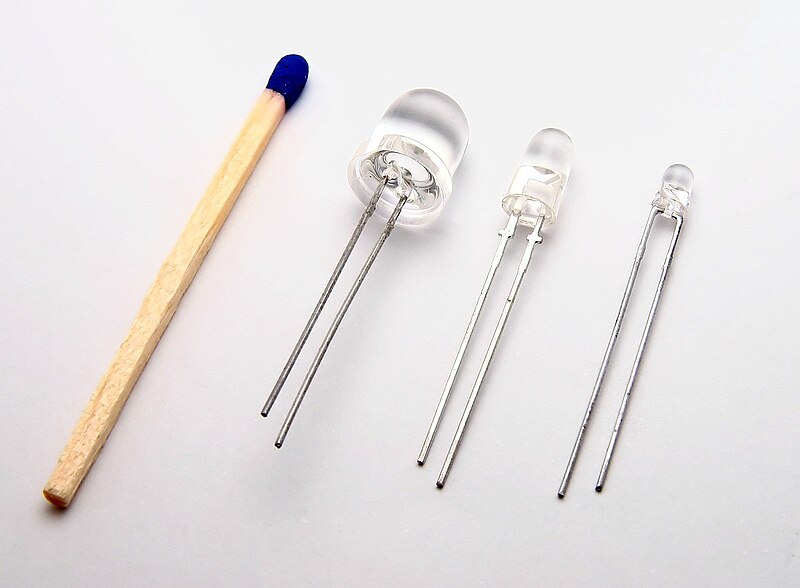800px-LEDs_8_5_3mm.JPG