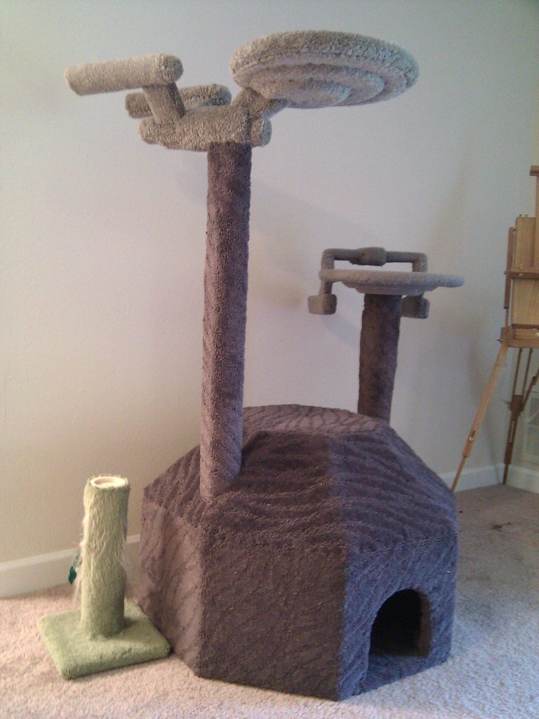 Cat-Tree-Star-Trek-Design-4.jpg