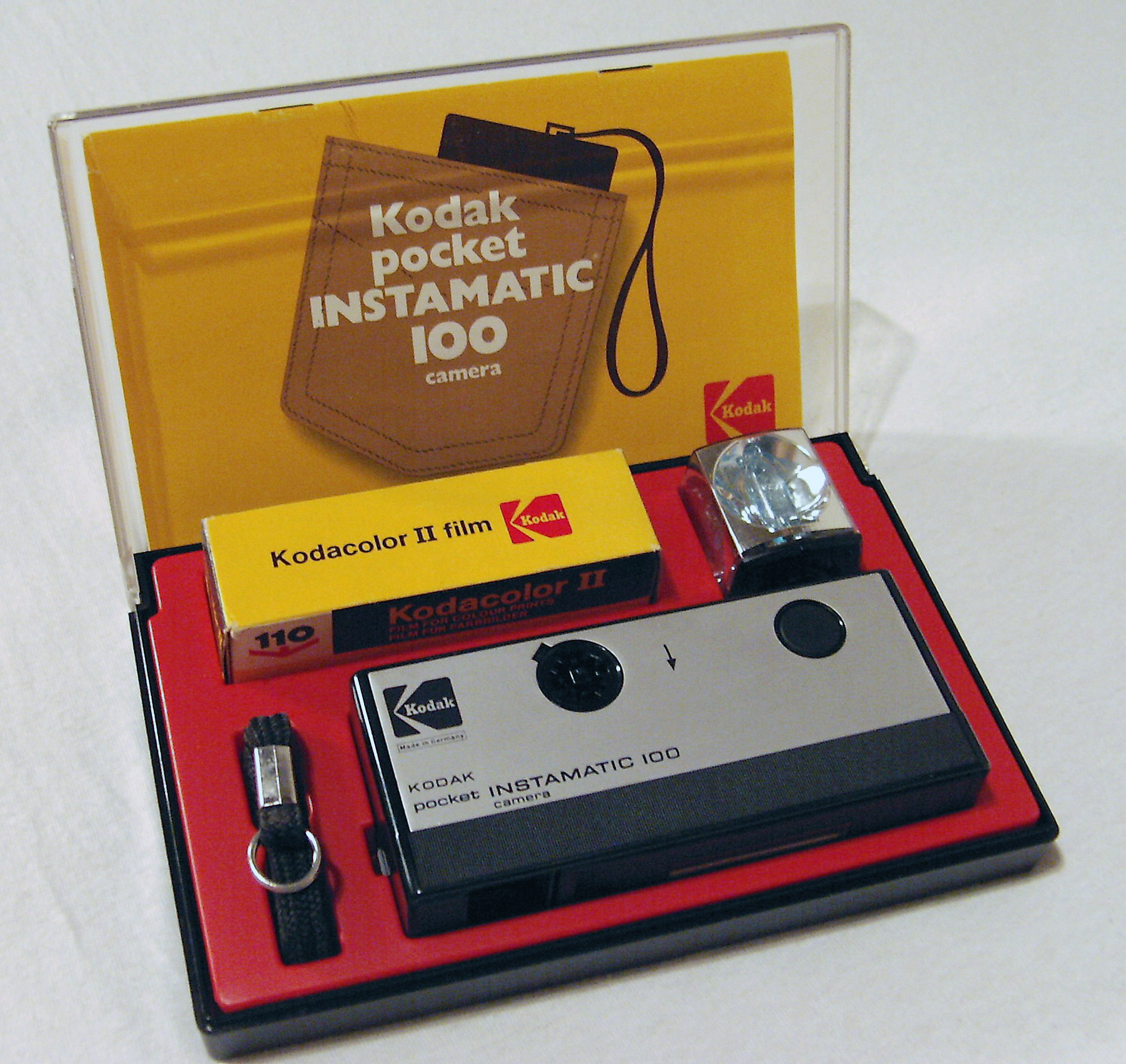 Kodak_pocket_instamatic_100_(1972).jpg