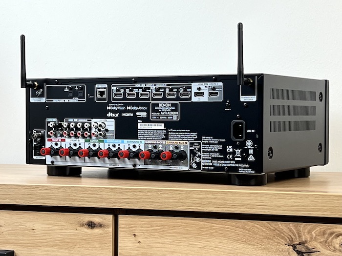 Denon-AVR-X2800H-Rueckseite-Seitlich.jpeg