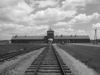 KZ_Birkenau_Hauptgebaude_320x240.jpg