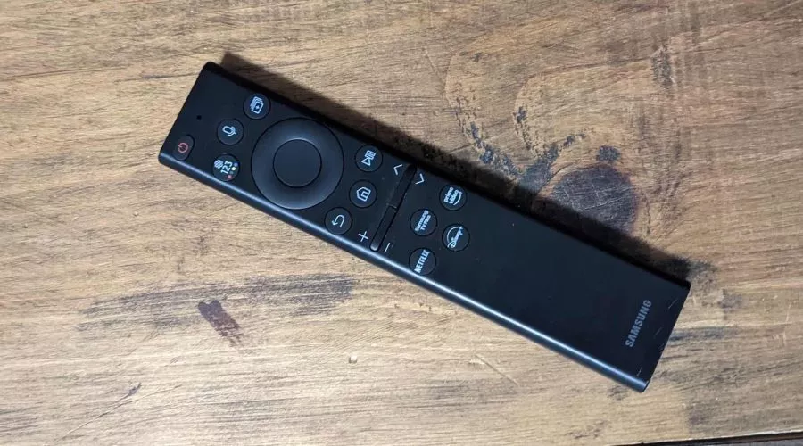 Samsung_QE65Q95B_remote-900x500.webp