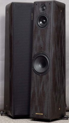 min_sonus_faber_toy_tower_01.jpg