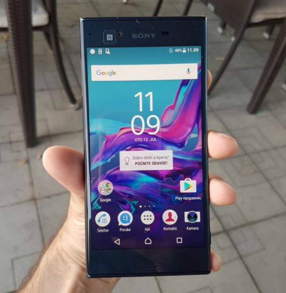Sony-Xperia-F8331-01-570.jpg