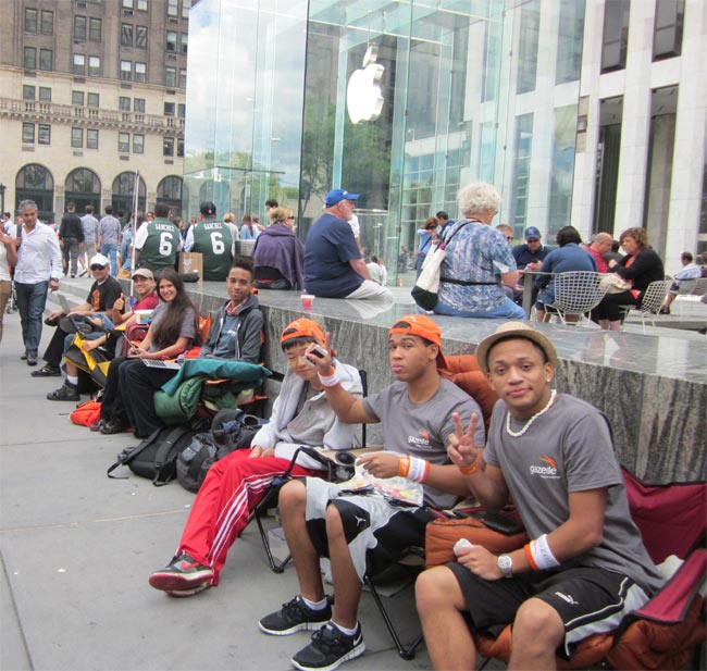 iphone-5-queue.jpg