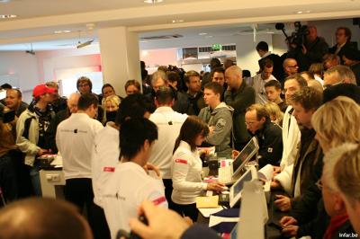 germany_tmobile_launch2_400.jpg