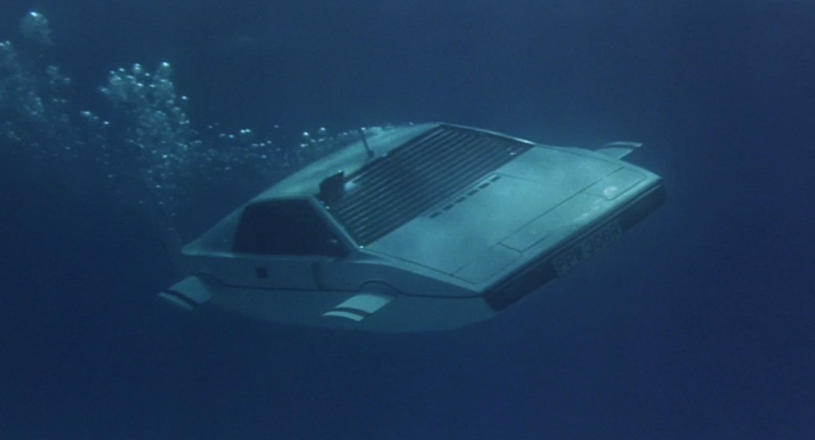 JamesBond-Lotus-Esprit-2.jpg