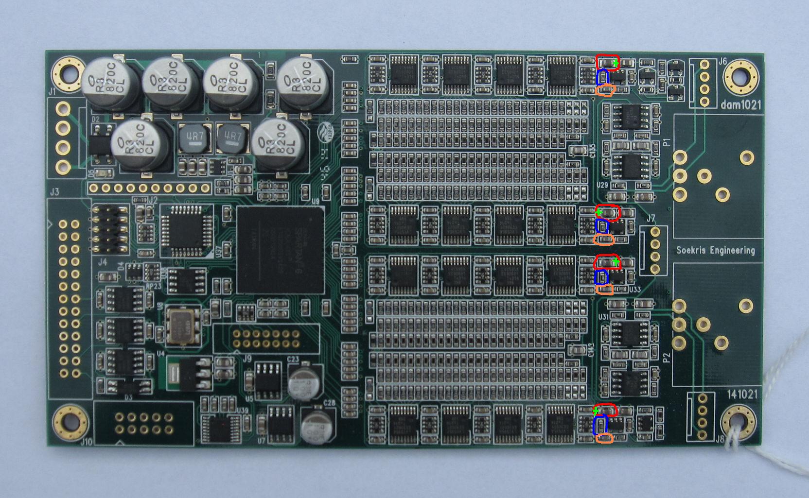 dam1021_top2_vref_caps.jpg