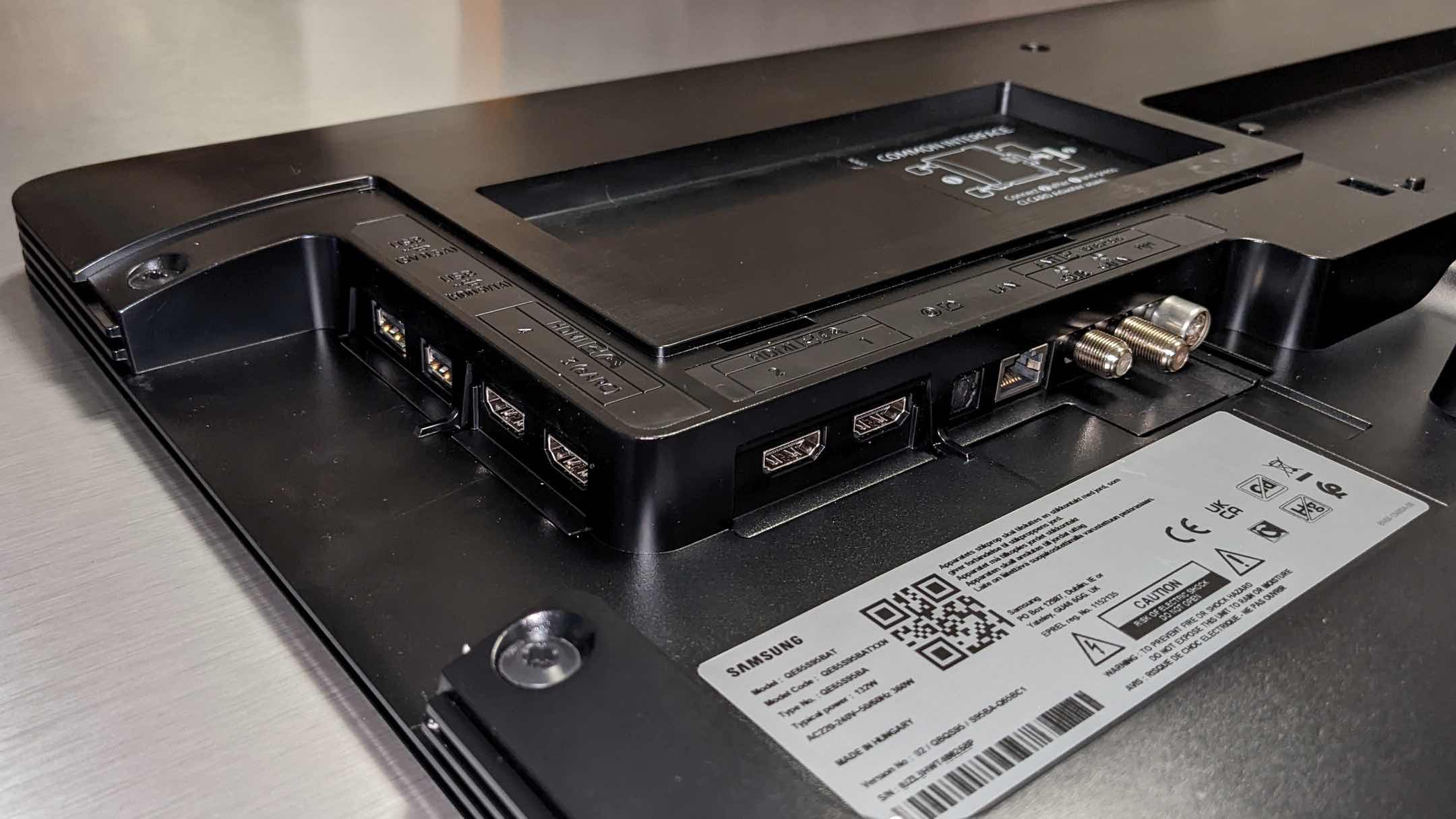 Samsung_QE65S95B-aansluitingen.jpg