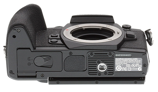 Z-olympus-em1-bottom-s.JPG