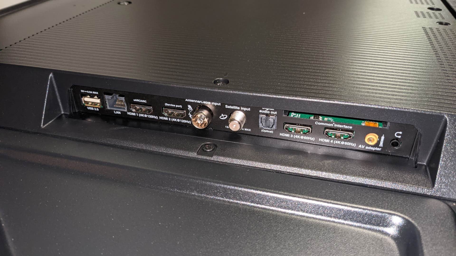 TCL-55C728-aansluitingen.jpg