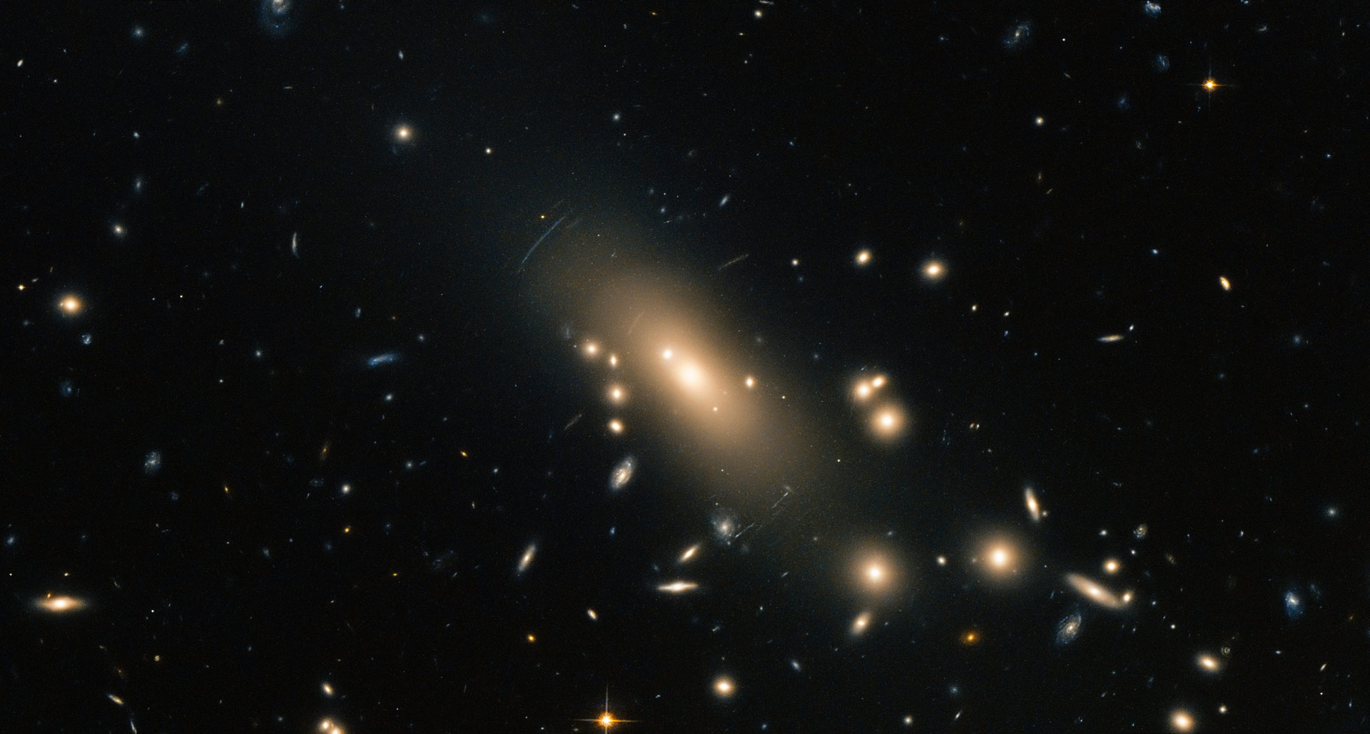 New-Hubble-Image-Shows-Galaxy-Cluster-Abell-1413.jpg