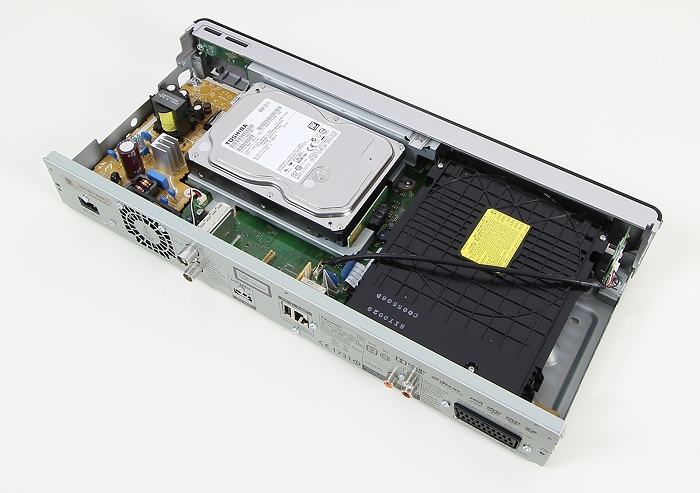 Panasonic-DMR-BCT855-Innenleben-Gesamt.jpg
