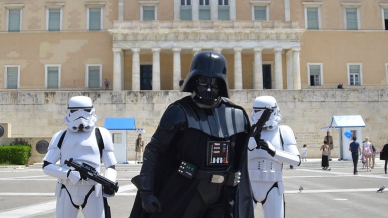 apobasi-star-wars-mprosta-sti-bouli.w_l.jpg