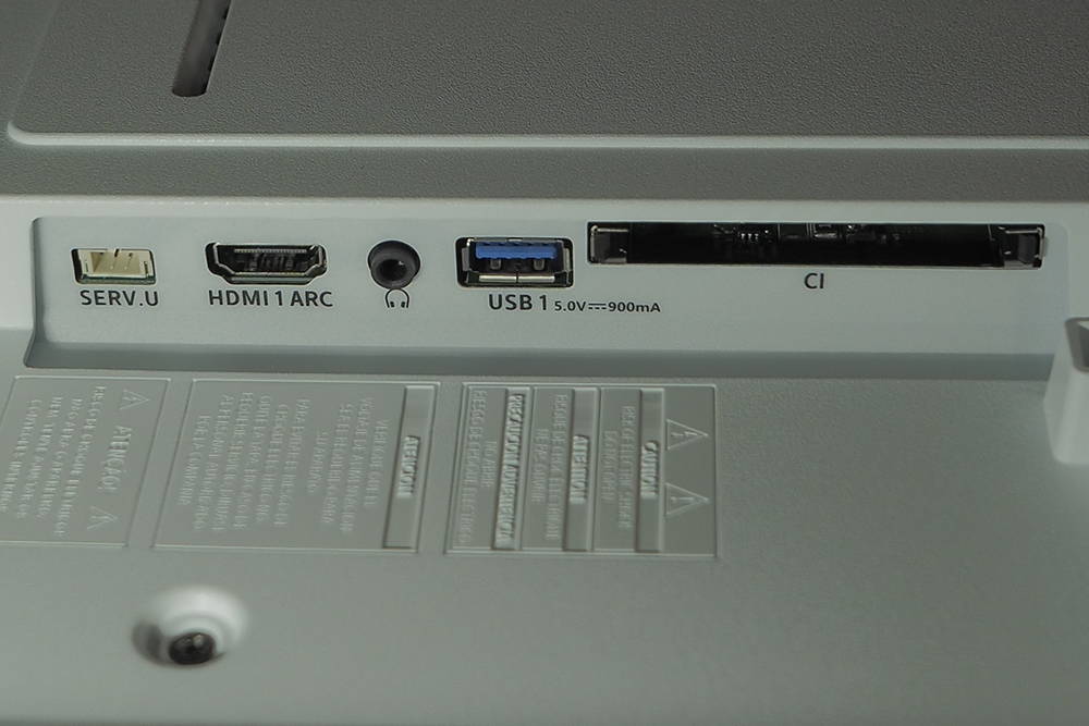 druga-scianka-ze-zlaczami-philips-43pus9235.jpg