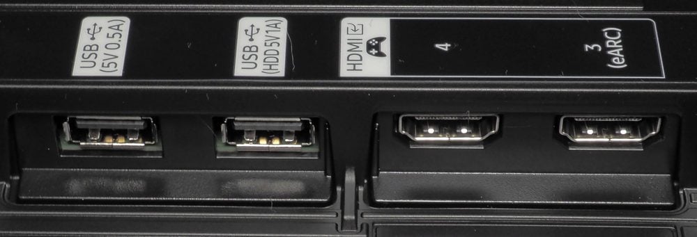 11b-Samsung-55S85FAU-zlacza-boczne.jpg