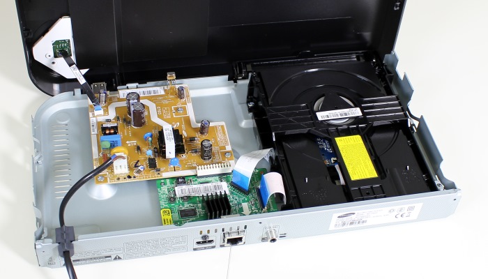 Samsung_BD-F5500_InnenlebenGesamt1.jpg