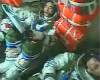 sz-7-astronauts-pad-inside-bg.jpg