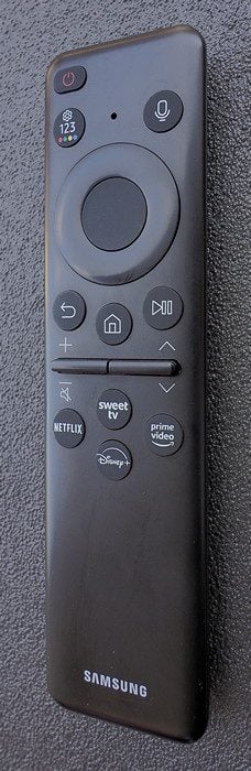 02b-Samsung-65DU8002-pilot.jpg