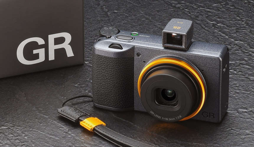 RICOH_GR_III_Street_Edition_Special-Limited_Kit.jpg