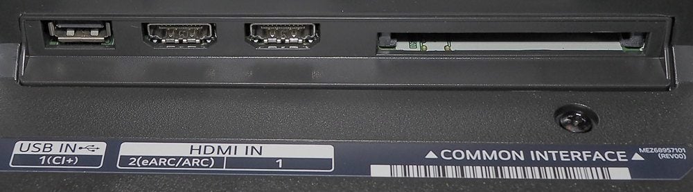 11a-LG-50UQ75003-zlacza-z-boku.jpg