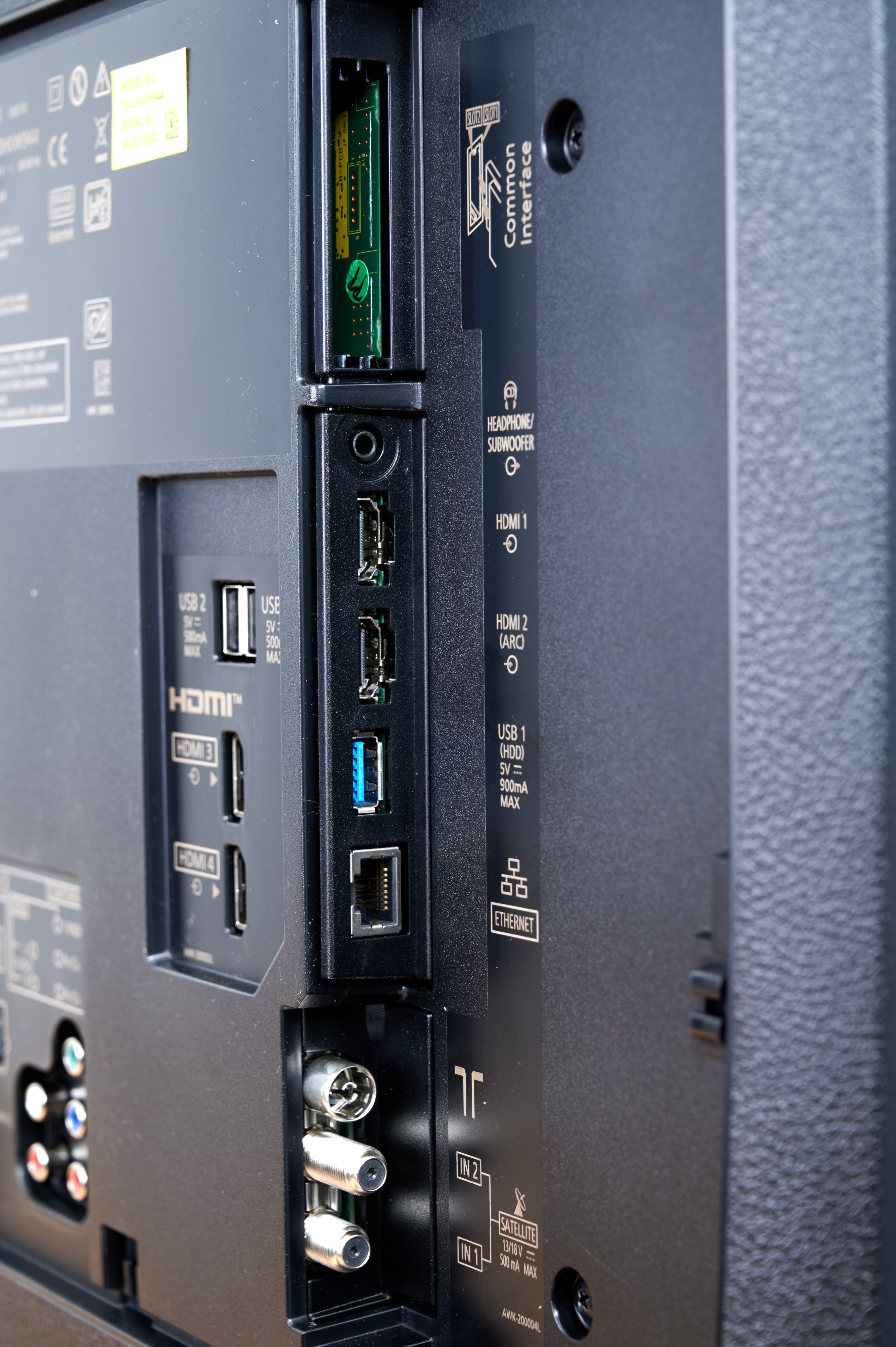 panasonic-43hxw944-anschluesse-2.jpg