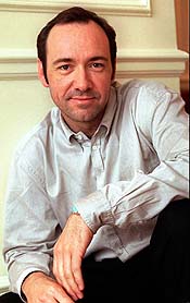 press_20011222_houston-spacey.jpg