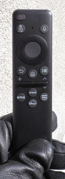 02c-Samsung-55Q80C-pilot.jpg