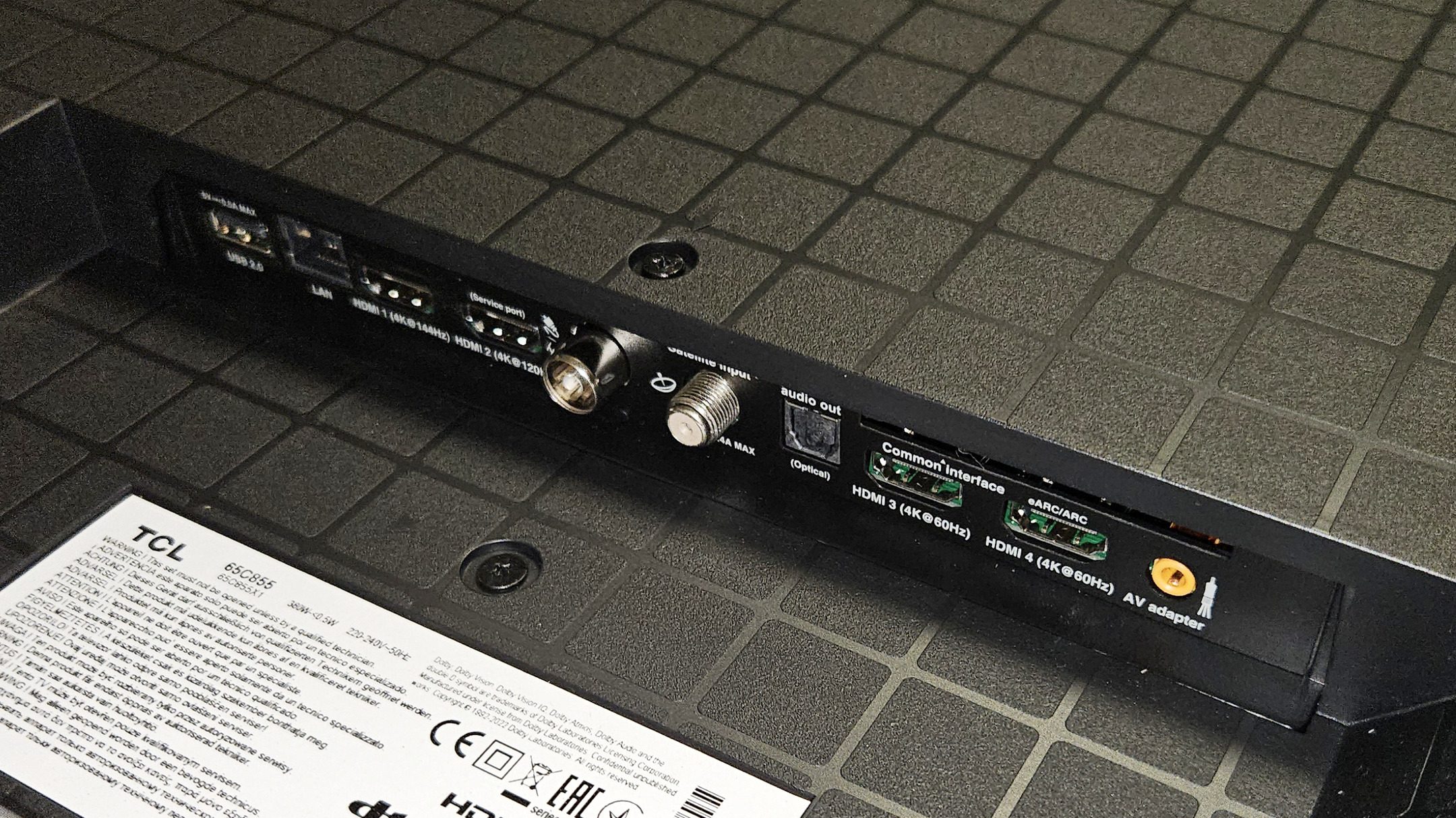 TCL-65C855-aansluitingen.jpg