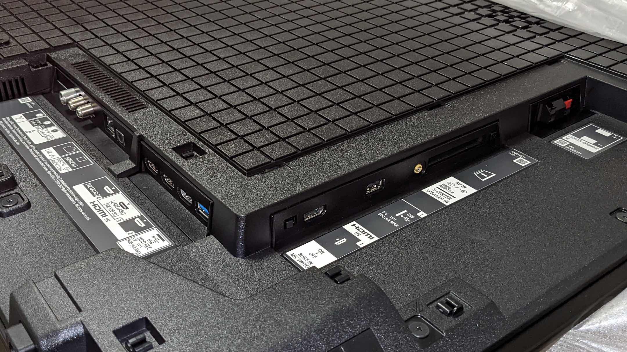 Sony_XR55A95K-aansluitingen.jpg