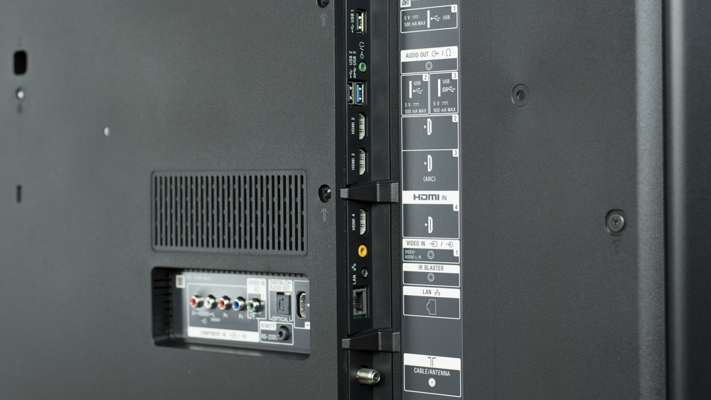x750d-inputs-side-medium.jpg