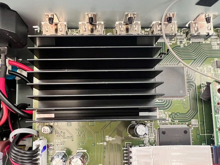 Denon-AVR-X1700H-Inside-Detail.jpeg