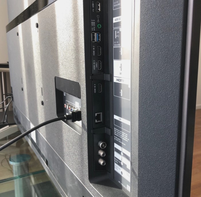 Sony_KD55X8505_anschluesse1.jpg