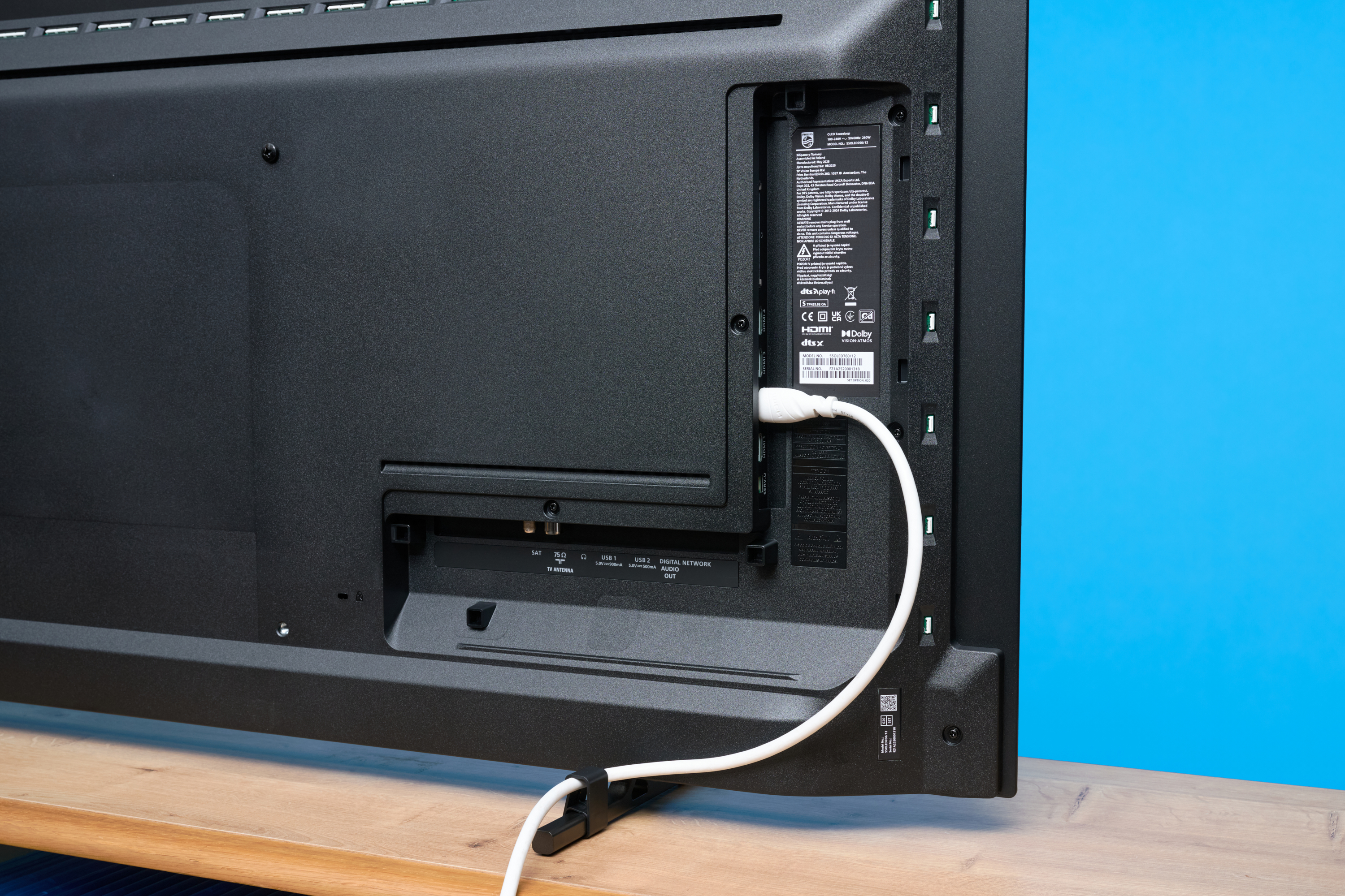 philips-oled-760-rueckseite-kabelfuehrung.jpg