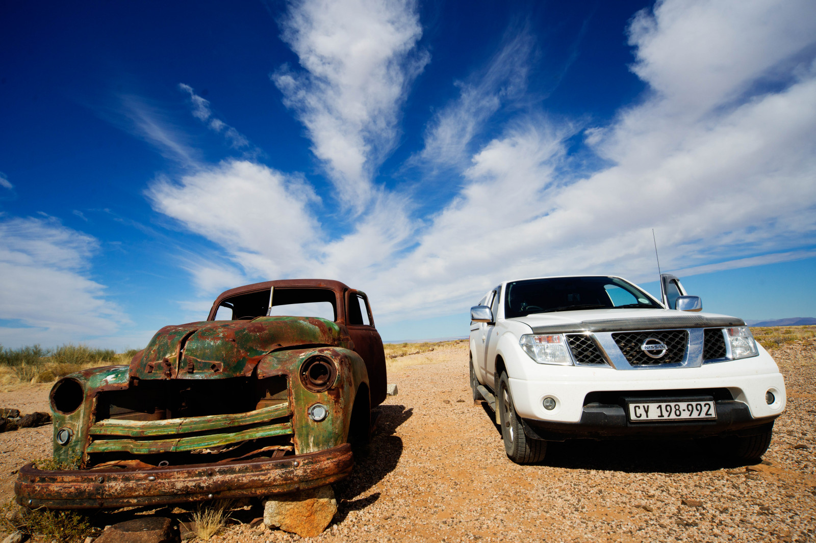 old_new_nissan_navara-1019374.jpg!d