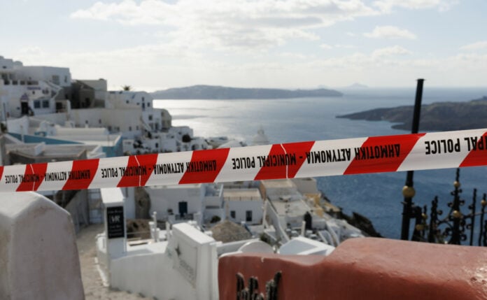 santorini-6-1-e1738849303340-696x429.jpg