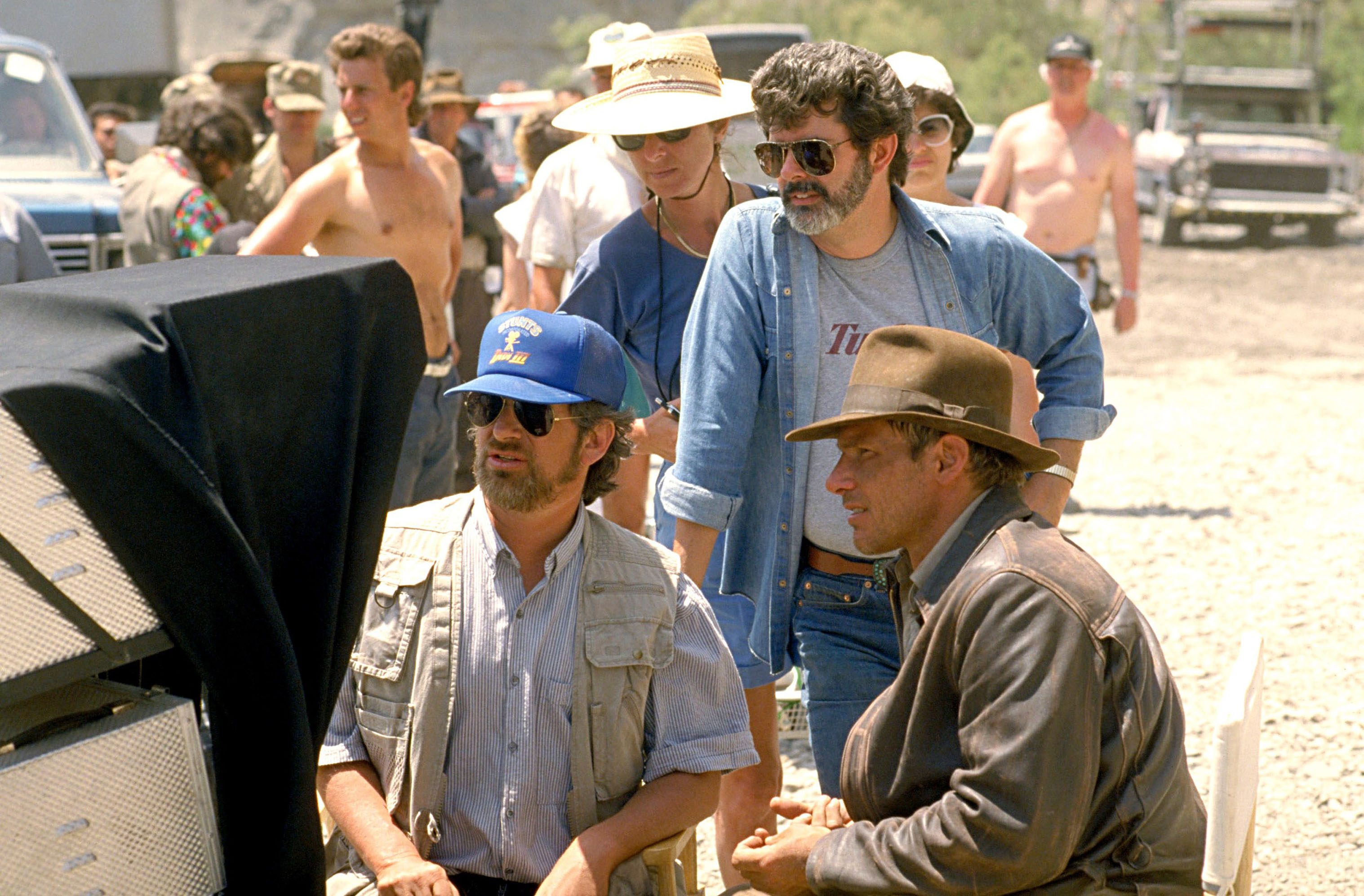 steven-spielberg-harrison-ford-indiana-jones.jpg